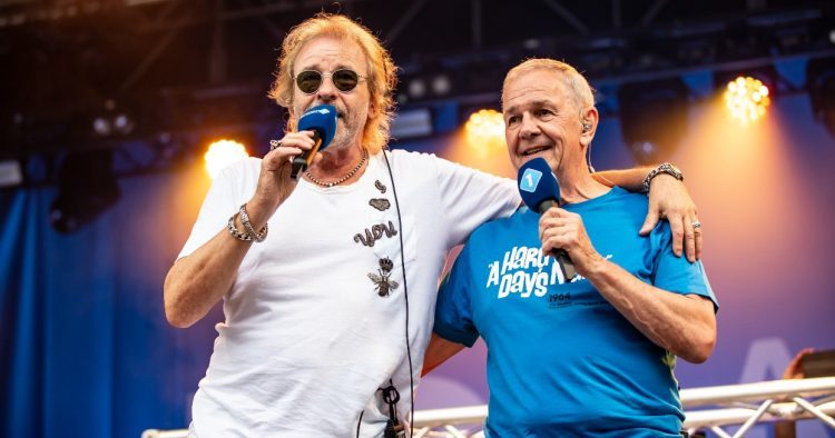 Thomas Gottschalk und Fritz Egner bei der BR-Radltour 2019 (Bild: © BR / Markus Konvalin)