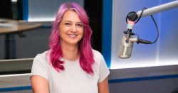 Dania Behm bei NDR 1 Radio MV (Bild: © NDR/Baumgart)