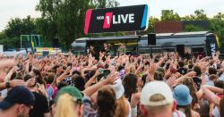 1LIVE bei der Gamescom 2024: Live mit eigener Bühne und Bus (Bild: © WDR / Jonas Ibach)