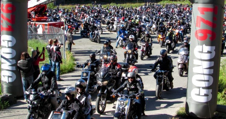 Bei der letzten Ausgabe der Motorradausfahrt „Born to be Wild“ von Gong 97.1 starteten über 1000 Biker vom Innenhof der Nürnberger Kongresshalle. (Bild: Gong 97.1)