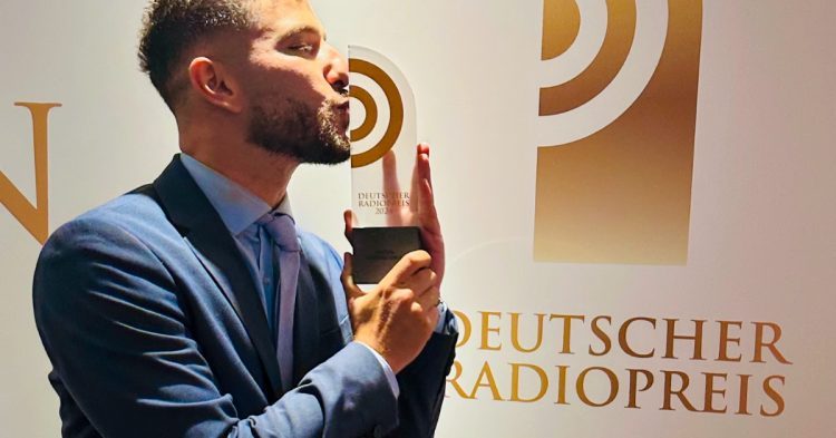 Deutscher Radiopreis: Gianluca Meli von 98.8 KISS FM ist "Bester Moderator des Jahres" (Bild: © 98.8 KISS FM)