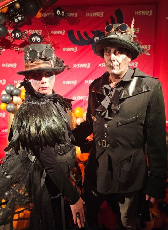 Star-DJs Vize und Twocolors bei der „SWR3 Halloween-Party”(Bild: © SWR3/Dominik Herzog)